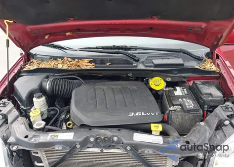 2013 Chrysler Town & Country Touring z USA, uszkodzony, nr VIN 2C4RC1BG2DR777712